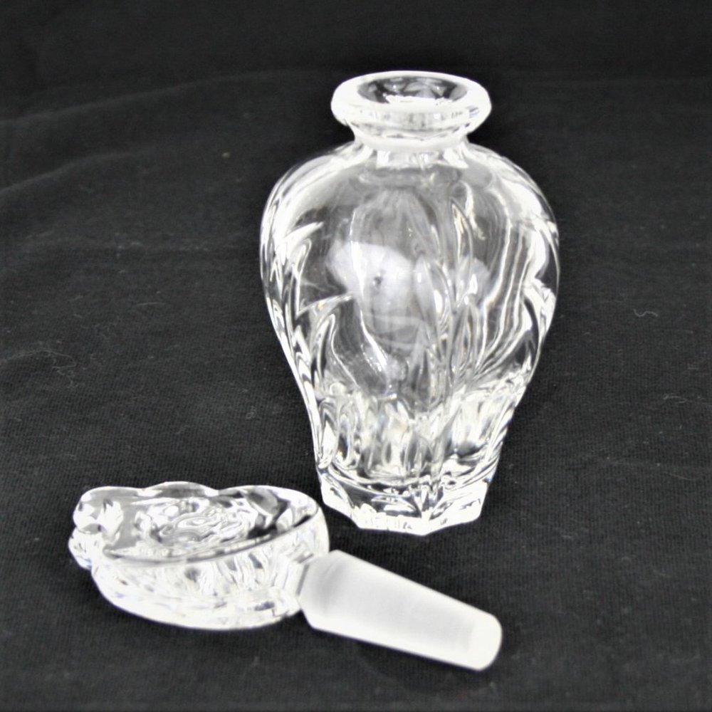 Vintage 50's Glass Perfume Decanter with Floral Stopper - Picture 3 of 4